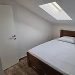 Aksa Residences Apartamento Vir