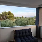 Aksa Residences Apartamento Vir