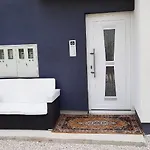 Aksa Residences Apartamento Vir
