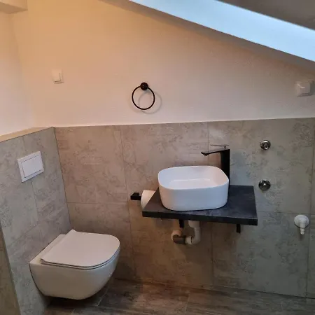 Aksa Residences * Vir