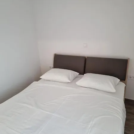 Apartment Aksa Residences Vir