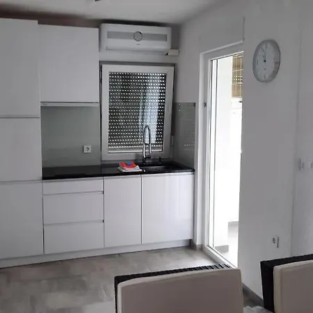 Aksa Residences * Vir