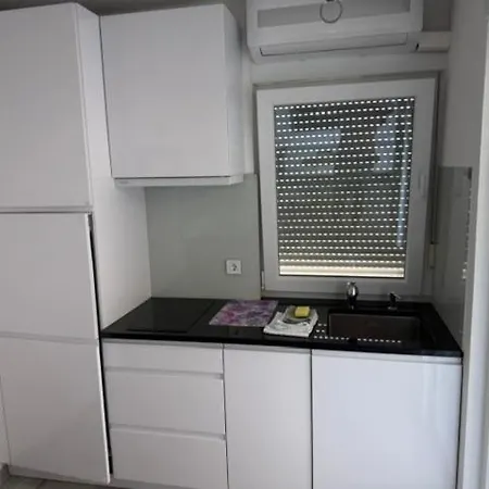 Aksa Residences 公寓
