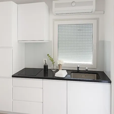 Aksa Residences Apartment Vir
