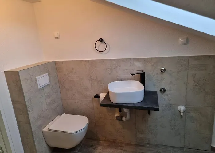 Aksa Residences * Vir