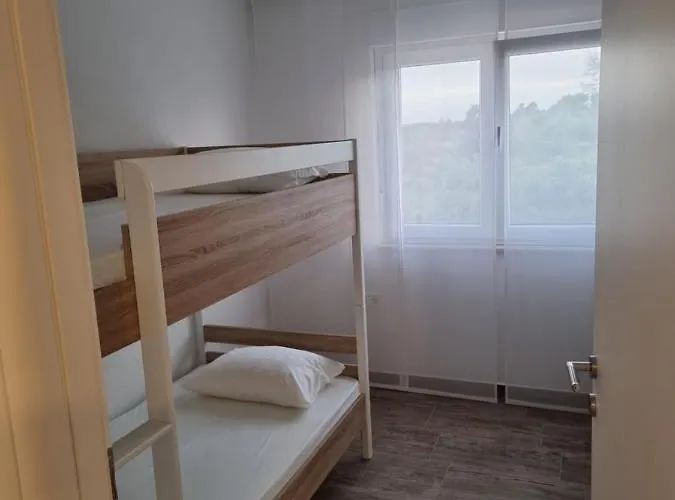 Aksa Residences * Vir