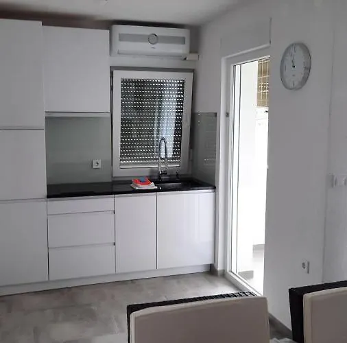 Aksa Residences * Vir